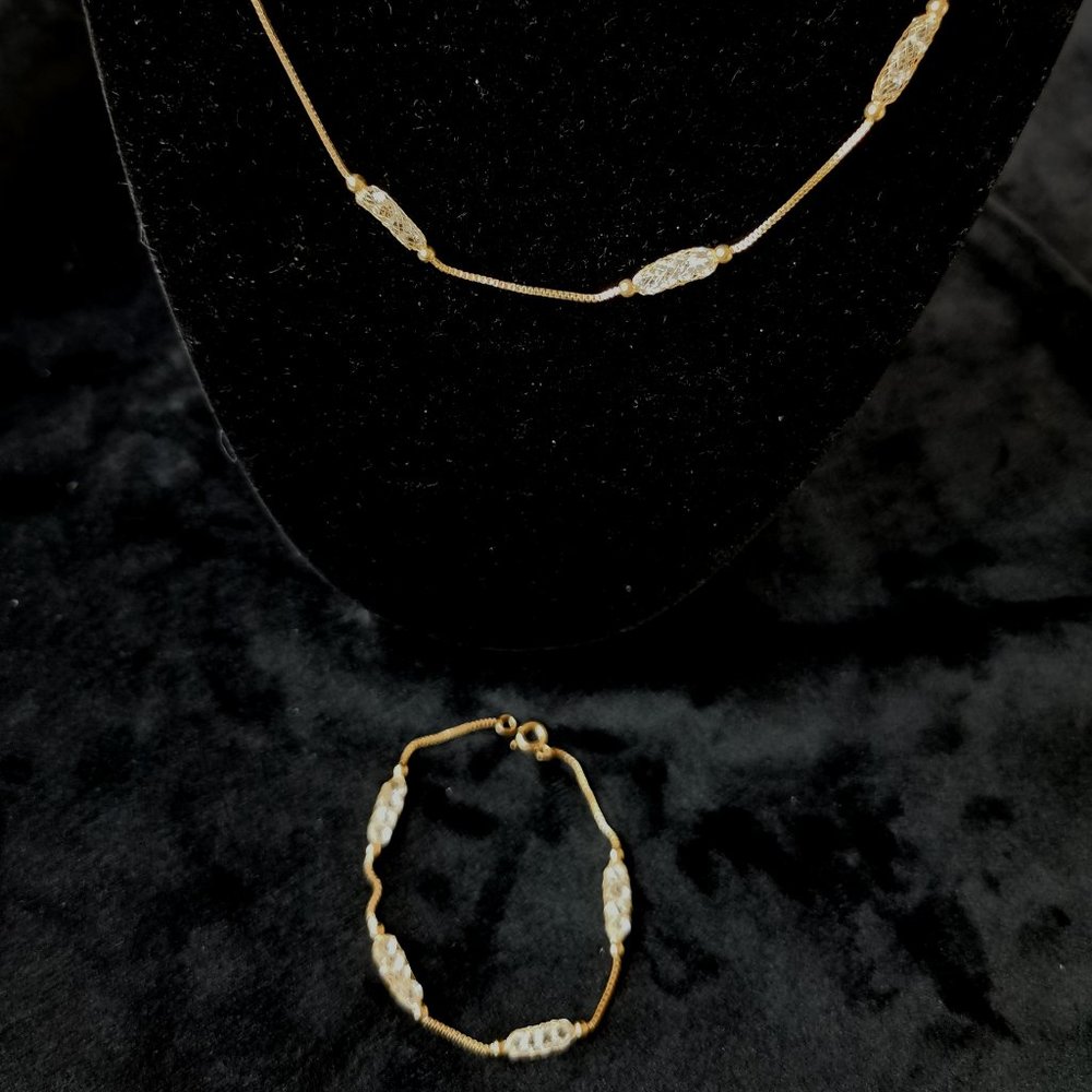 Rasin made necklace and bracelet